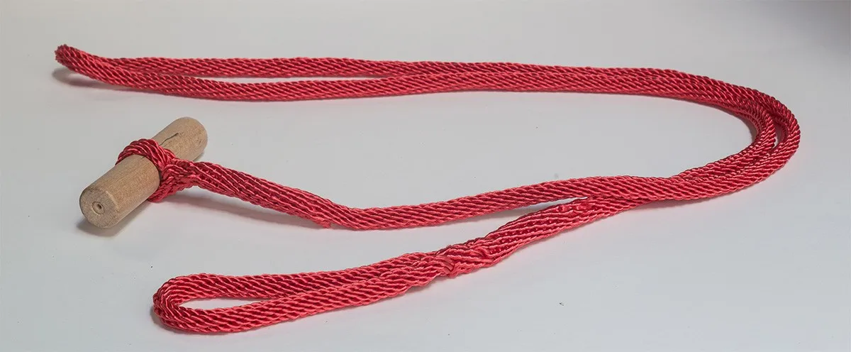 Seilschlauchhalter Polyesterfasern mit Holzknebel, 1,6 m lang
